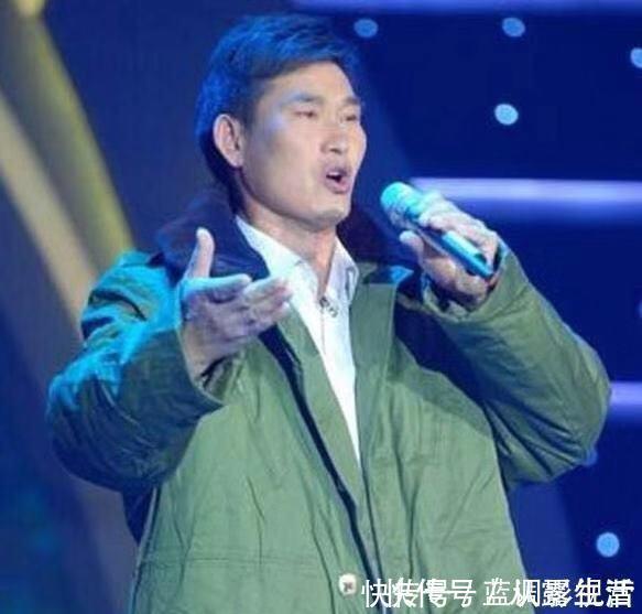 “大衣哥”朱之文家的大门又被贴上通知无理内容让人看了心寒