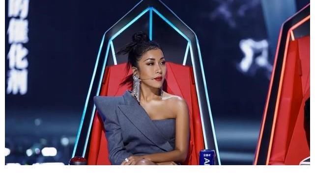 黃霄雲|《好聲音》四位助教首秀反差大,張碧晨吉克雋逸從容,黃霄雲隱身