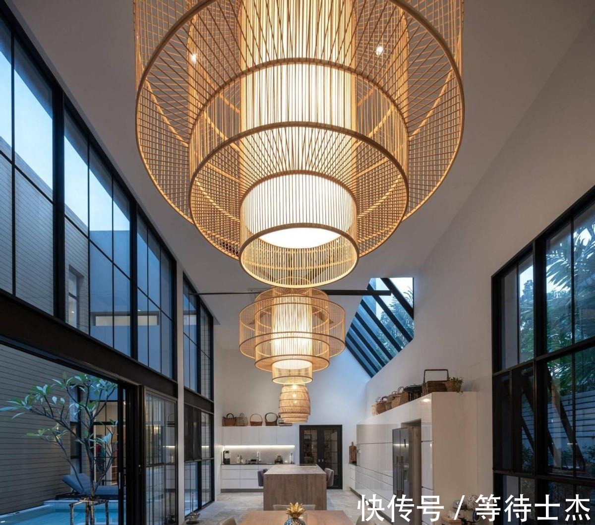 露台花园|满足了我对豪宅想象!下有庭院泳池,上有露台花园,在家照样度假