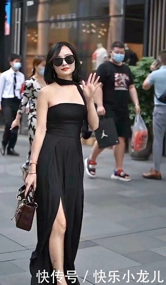 气质|气质女生的出尘穿搭,一股成熟得气息散发出来,简单又随性!