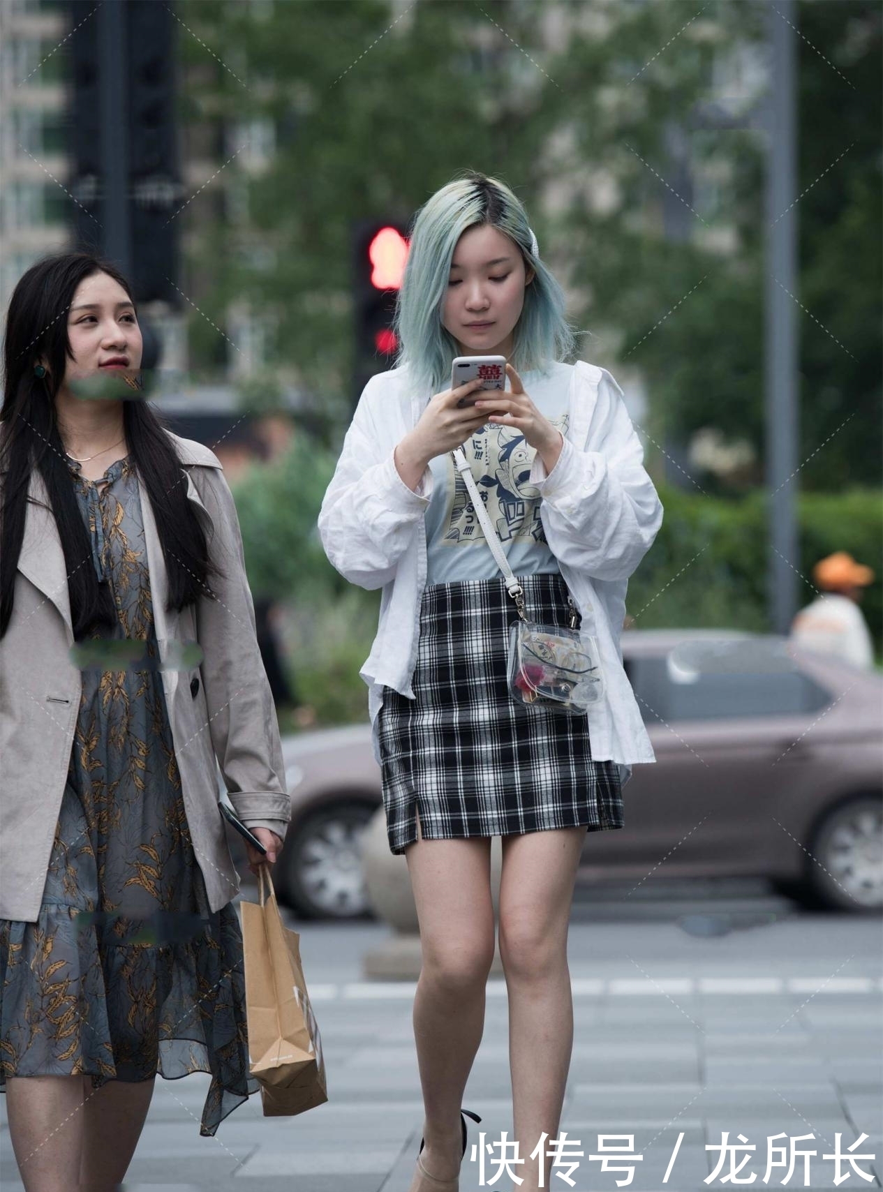 格子裙怎么搭才好看,学会这些技巧,轻松搭出时尚感