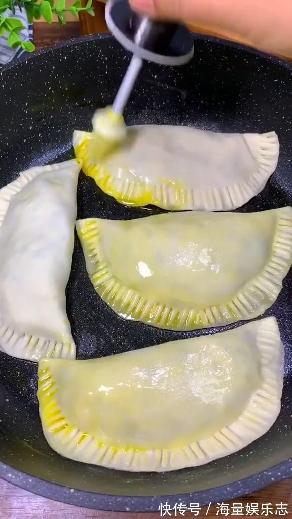 色拉油|零技巧韭菜盒子，不用和面，省时省力超简单，厨房小白一学就会