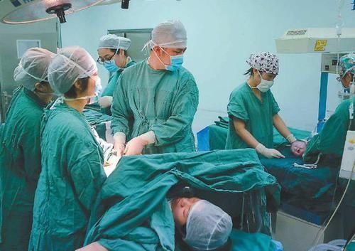 尴尬|生孩子的尴尬瞬间,这事大部分产妇都无法接受,太尴尬了