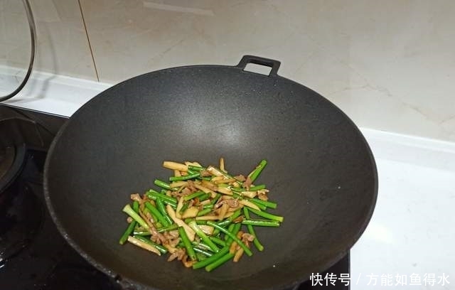 杏鲍菇|老两口的极简晚餐,清淡鲜美个个光盘,好吃到2个人一起打饱嗝