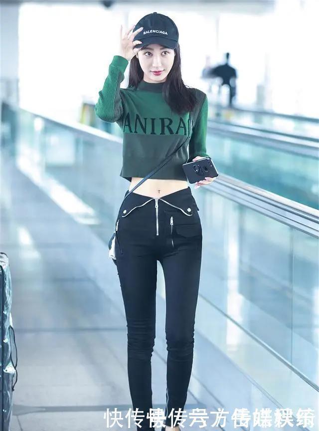 “卫衣+阔腿裤”过时了卫衣配这些“裤子”才好看,时髦又显高