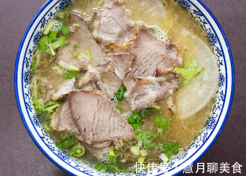 牛肉汤|炖牛肉汤时，别再乱放调料了，牢记3个技巧，牛肉软烂，汤汁鲜美