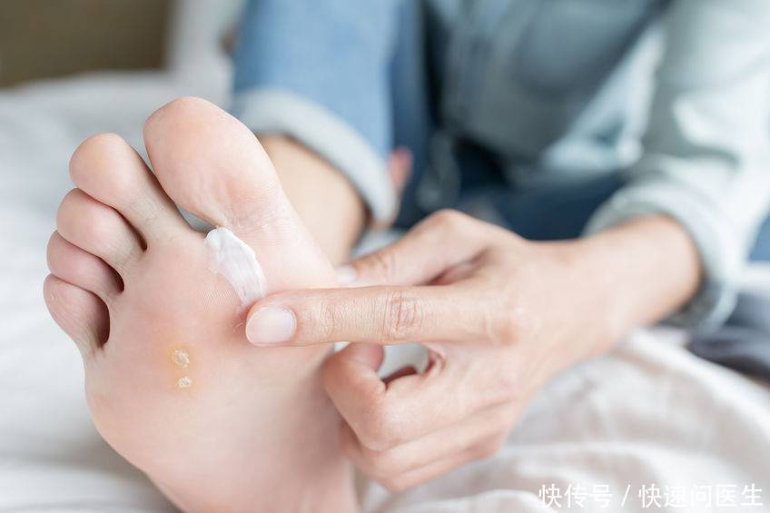 体内有“疾”脚知大概,出现5种变化,别忽视,还是早点防治吧