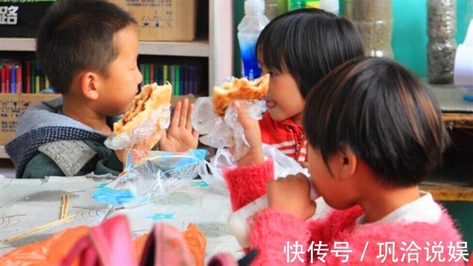 媛媛|孩子称“幼儿园饭菜香,能吃两碗”,看到午餐照,妈妈大受打击