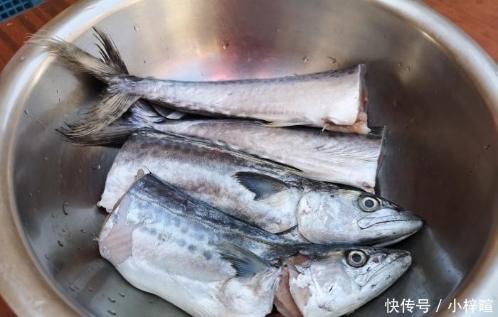 炖鱼时,加酒加醋去腥是大错特错教你最好吃做法,上桌就抢光