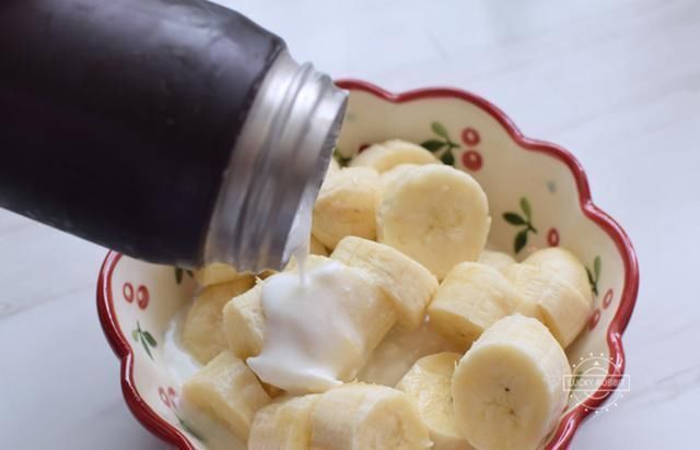 试一试|天热想吃冰棍不用买,这款懒人冰棍值得试一试,搅一搅冻一冻就好