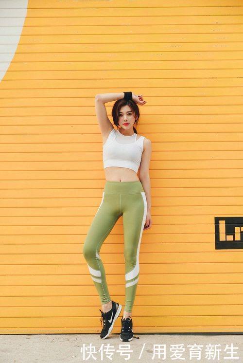 趁着秋高气爽,穿“瑜伽裤”出行,省心舒适又好看!