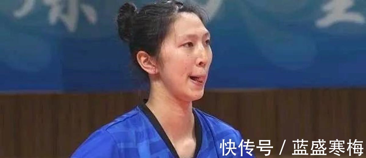 一滴酒|恭喜中国女排,世界级主攻手伤病恢复良好,和痞帅丈夫在酒吧庆祝!