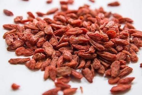 女性朋友|枸杞生吃好,还是泡水好?医生:吃对是养生,吃错反伤身