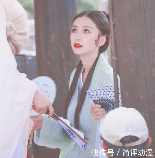 萌探|Angelababy加盟《萌探》,青蛇造型曝光,手拿团扇美得让人心动