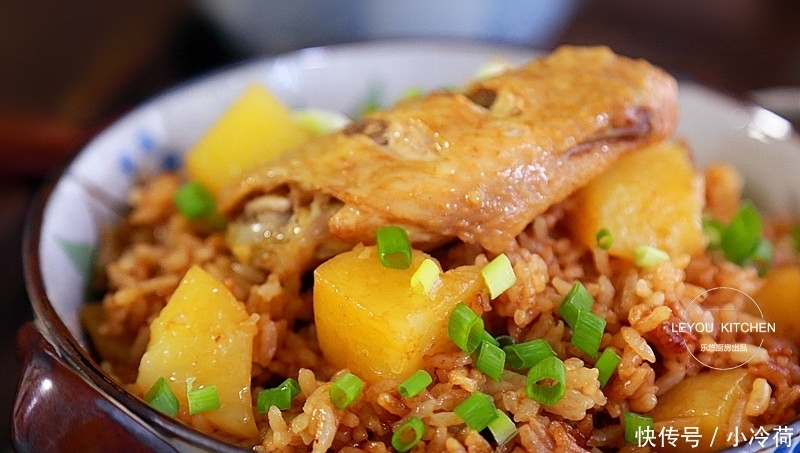 夏天的懒人焖饭,不用炒,所有料直接下锅,鸡翅嫩滑,米饭入味