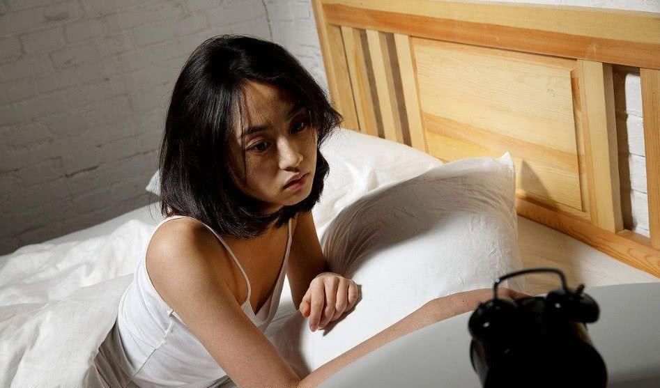 晚上睡不着太痛苦? 它是失眠的“克星”, 睡前吃一点, 安神助睡眠