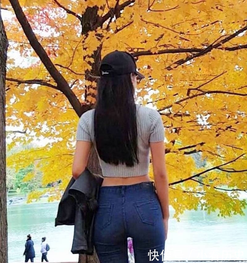 牛仔裤 牛仔裤增添简约的美感，彰显时尚品位