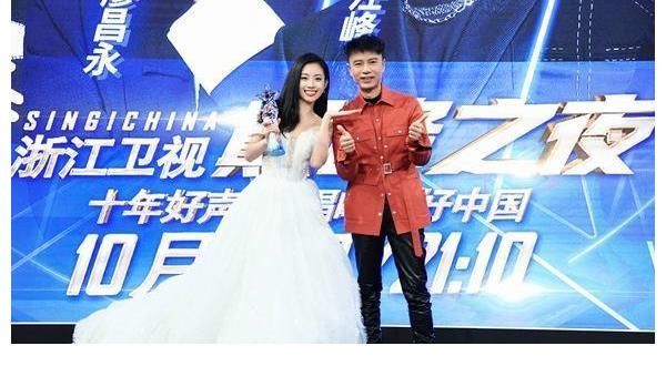 終于知道伍珂玥為什么能奪冠了,你看她老爸是誰