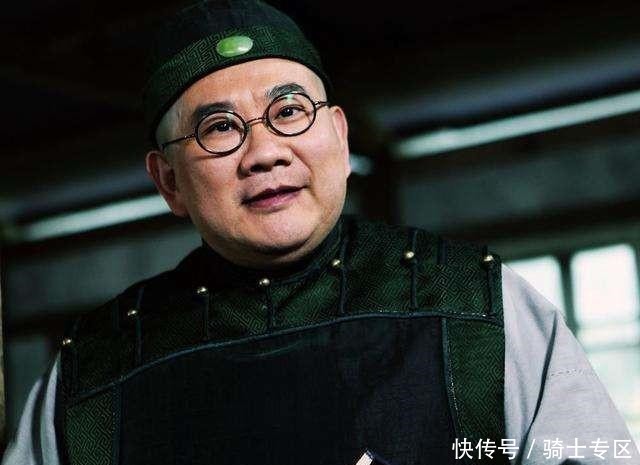 厕所对联趣事上联“来人不蹲就站”,下联对出堪称经典!