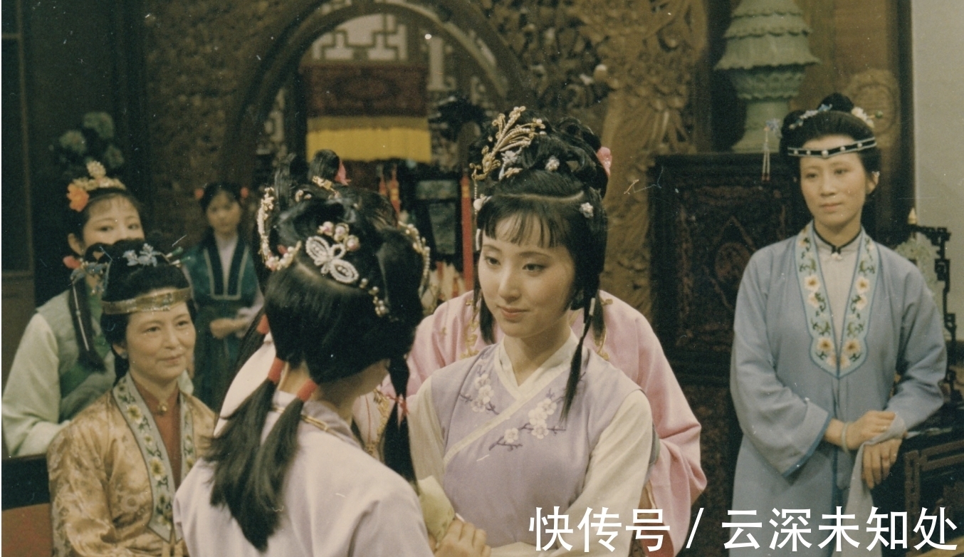 林黛玉$出发时六岁,到贾府却已十三岁,林黛玉进个京怎么就用了七年?