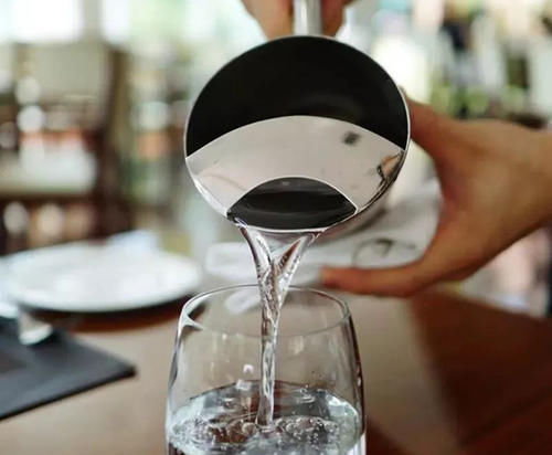 睡眠质量|孕期补水要科学,孕妇最好别乱喝,注意这4点,羊水才会更清澈