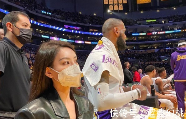 蕾哈娜|还记得坐在詹姆斯旁边爆红的美女吗脱下口罩更美，颜值身材完美！