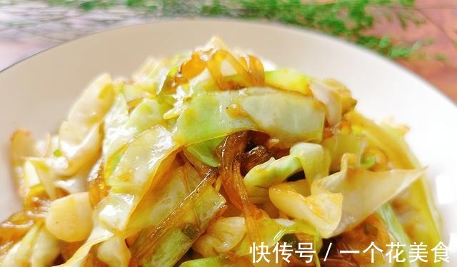 包菜炒粉条时，很多人第一步就错，教你正确做法，脆爽入味又下饭！