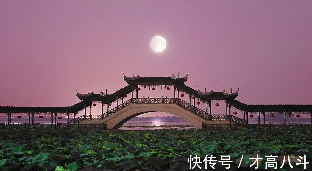 唐人万首绝句$人人都背诵的《静夜思》是错诗,看了原诗才知道,李白多有才!