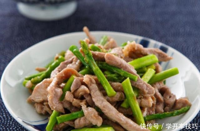 炒肉丝,为啥总粘锅,又老又柴大厨错在这一步,教你正确做法