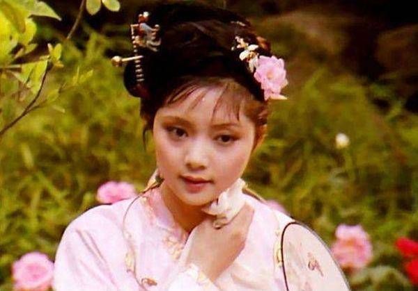 林黛玉$薛宝钗为嫁宝玉,隔三差五就去宝玉房间做同一件隐秘丑事,晴雯告诉了林黛玉