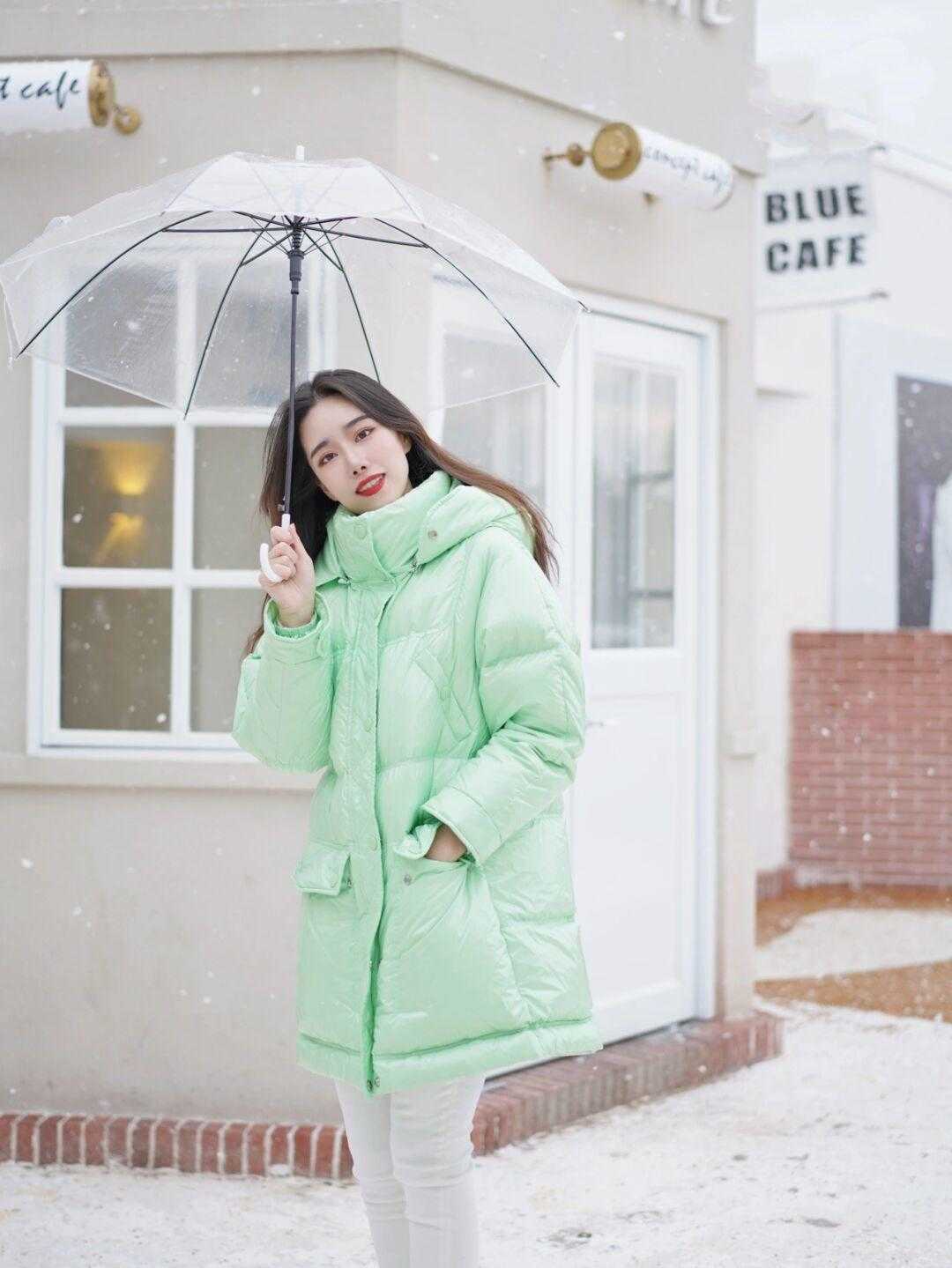 紧身裤 快要下雪的季节,怎么能够有羽绒服缺席呢?