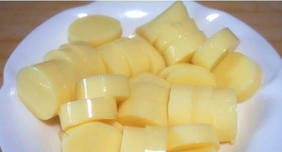 营养物质|女性年过40岁,大姨妈期间,常吃3类食物,补充雌激素,呵护卵巢