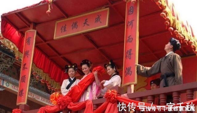 上联|才女出上联招亲“天字出头为我夫”,穷秀才的下联太经典了