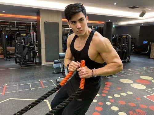 胸肌|俊俏型男有一身漂亮肌肉,胸肌、腹肌、臂肌紧实,人鱼线性感撩人