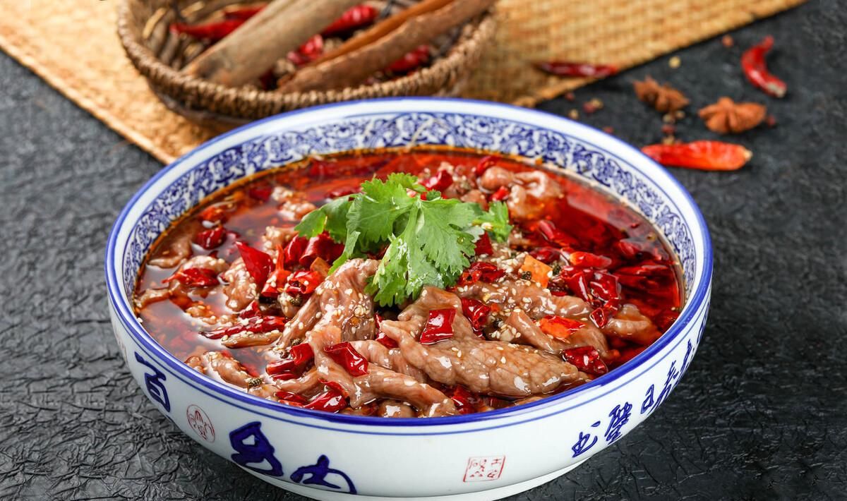 水煮肉片，香辣入味口感滑嫩，佐酒下饭超美味的家常菜，做法简单