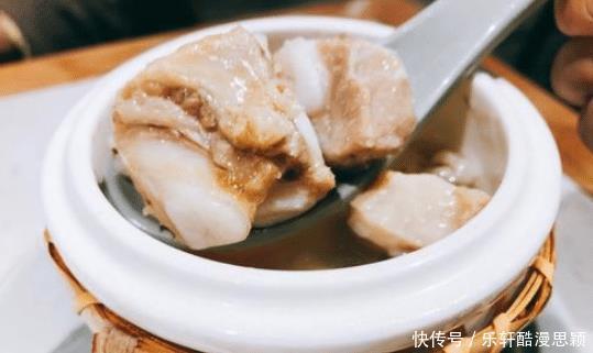 炖排骨汤,焯水还是直接炖牢记关键3步,肉嫩汤鲜,不柴不腥气