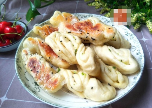 花卷不要再蒸着吃了,试试着样做,3分钟就出锅,宣软又酥脆!