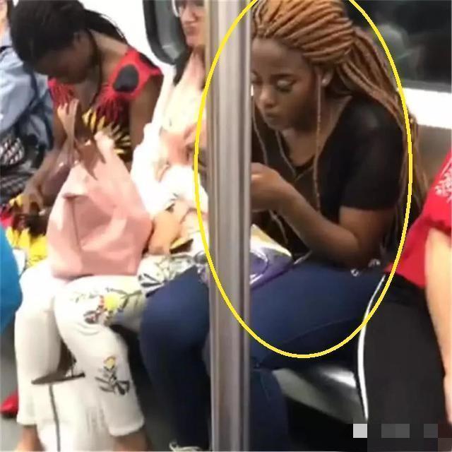 好奇心|地铁上,3岁宝宝盯着一个人看了20分钟,妈妈转头一看笑喷了