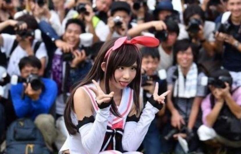 动漫|来自世界顶级女coser的困扰,月入千万,钱却花不出去
