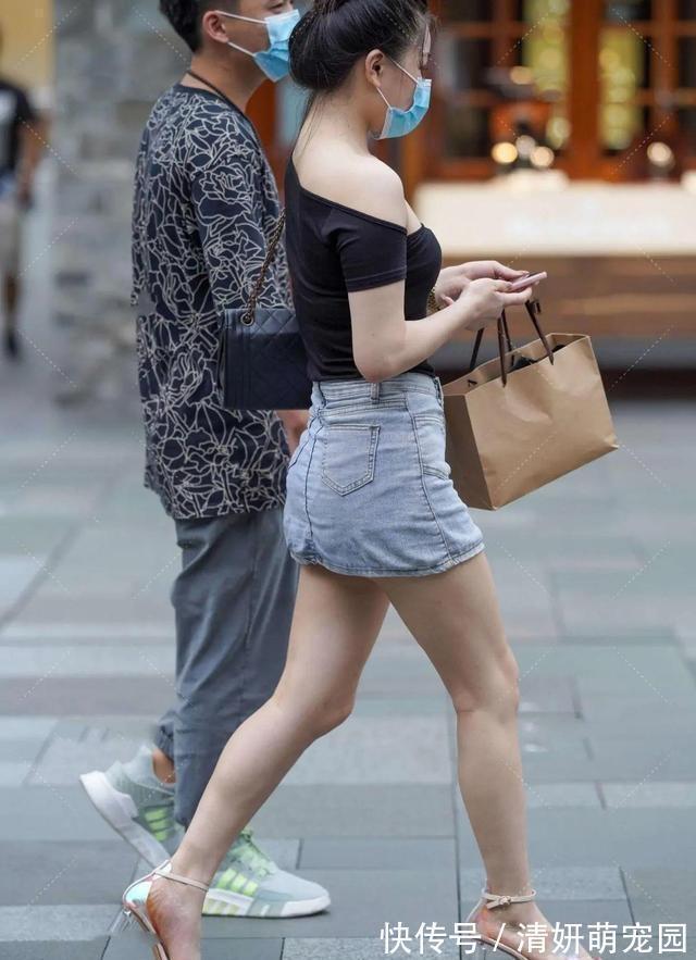 搭配 浓妆艳抹不是时尚,而是搭配最简单的短裤,同样的时髦也很漂亮