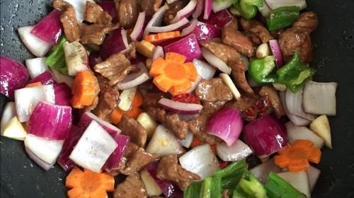 炒了20次牛肉,才知道炒牛肉时,放点“它”,又香又嫩还不腥