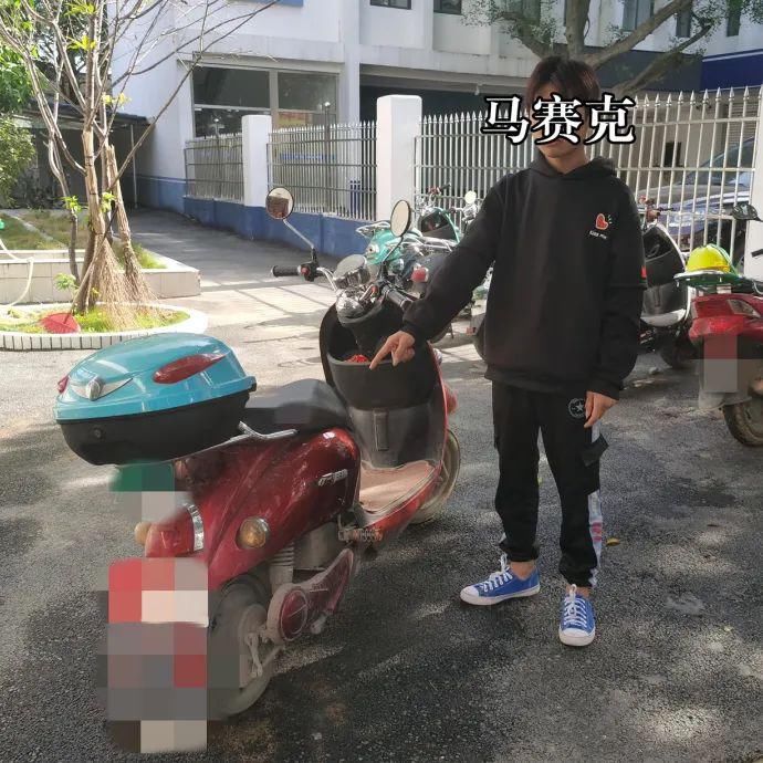 盗走|利刃行动︱盗走电车只要电瓶遗弃电车?蜀黍人、车、电瓶都要!