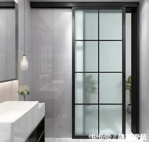 平开门|卫生间万万不要装平开门,装这种门更好看实用,后悔我家才发现