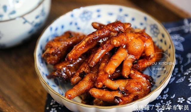 鸡爪的3种吃法,啃起来没够,学会后在家做,比买的省钱