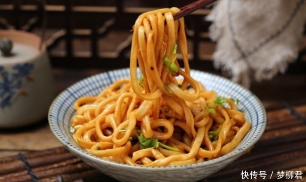纯手工|面条最过瘾的吃法,纯手工制作,筋道爽滑又入味,每次都要两大碗