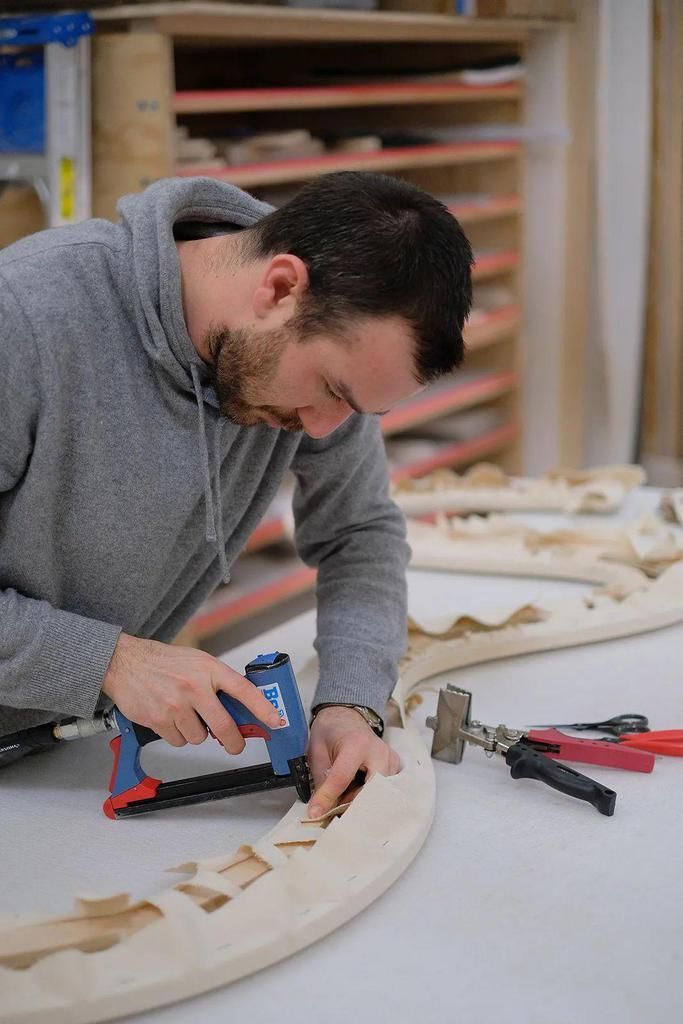  橡皮|徒手造彩色弧线与波浪，模糊边界的“橡皮”艺术家