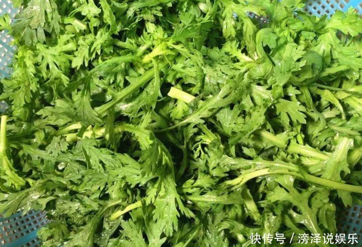 丝瓜|女性不想显老,三种蔬菜少不了,排出体内毒素,减少皱纹,显年轻