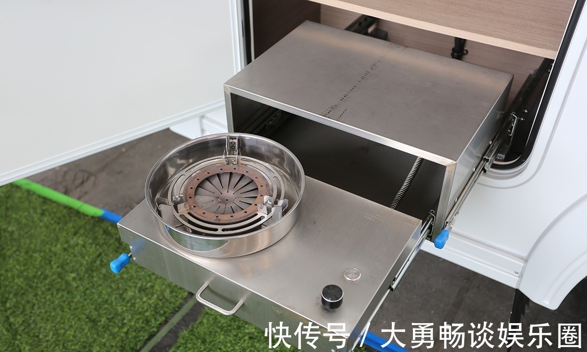 美景|美景美家卡居一号发布,平头大额头房车,通舱设计是亮点