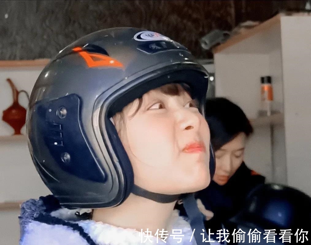 |杨紫剧场还不忘搞笑,猜猜月饼什么馅,太可爱了吧!大爱呦