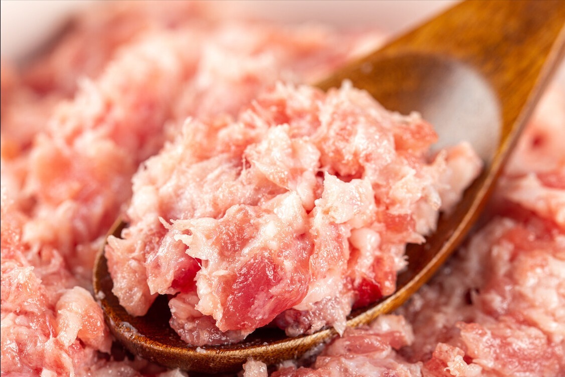 包饺子，调肉馅很重要，牢记2放2不放，肉馅鲜嫩多汁，香喷喷的